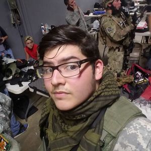 Meet your Posher, Carlos